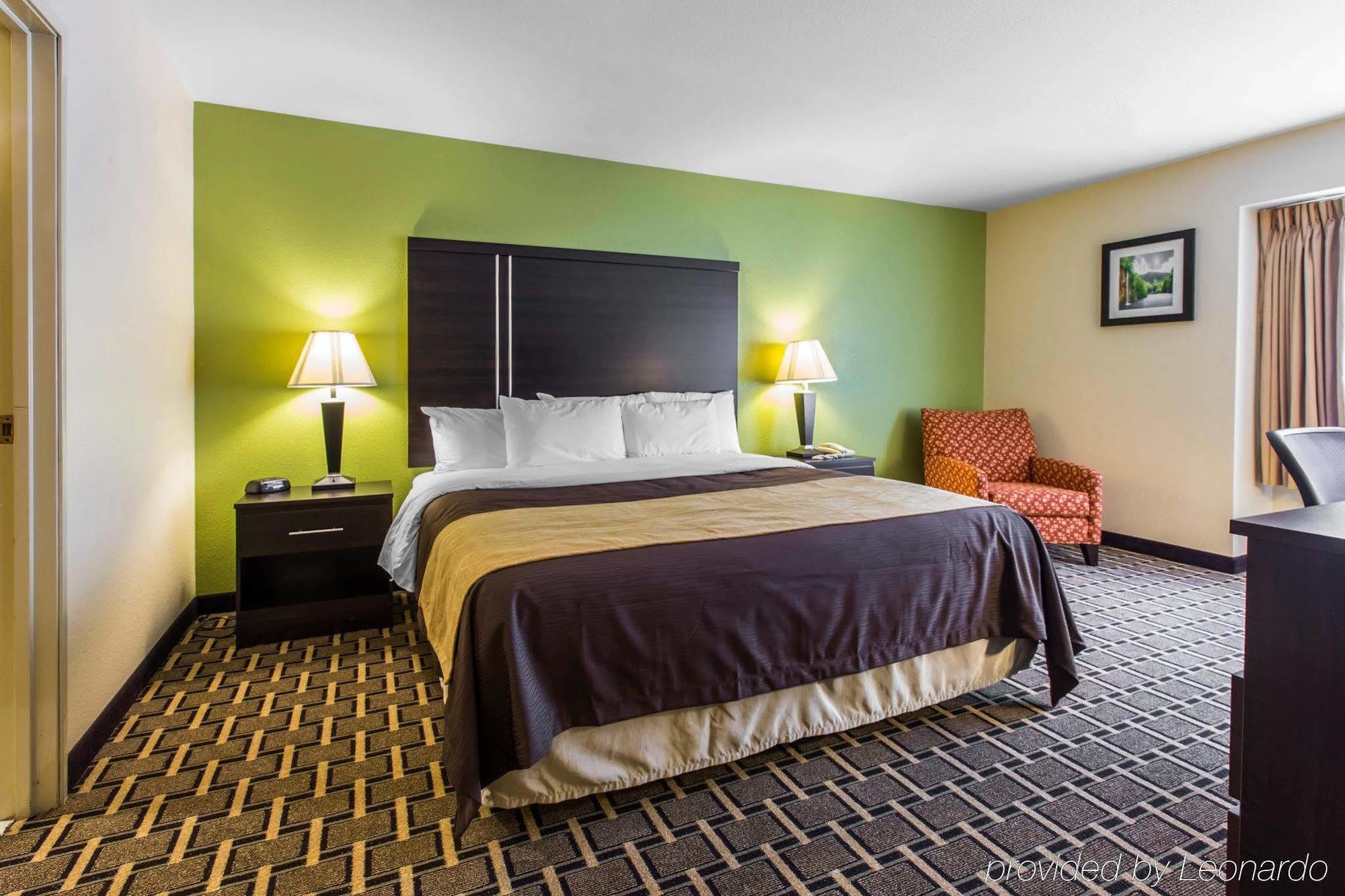 Quality Inn West Of Asheville Canton Exterior photo
